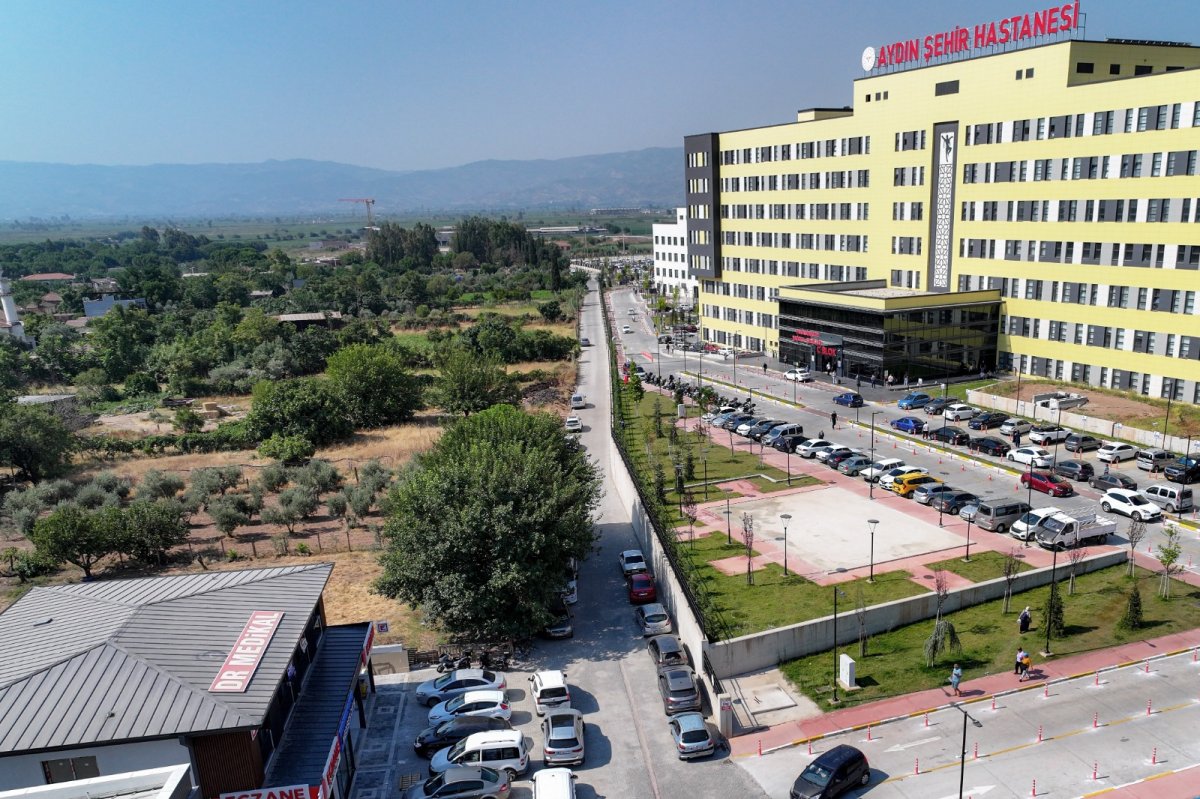 EFELER’DE YENİ YOLLAR: İKİ KRİTİK NOKTADA 25 BİN  METREKARELİK DÖNÜŞÜM..