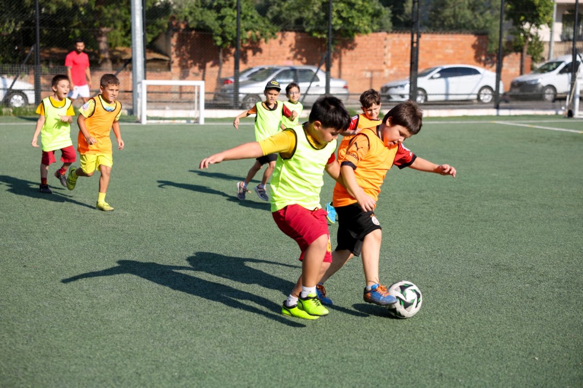 EFELER’DE GELECEĞİN YILDIZLARI MEHMET ANBARLI SPOR TESİSLERİ’NDE  YETİŞİYOR