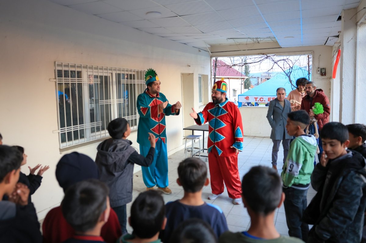 EFELER’İN İFTAR PROGRAMLARINDA ÇOCUKLAR UNUTULMADI