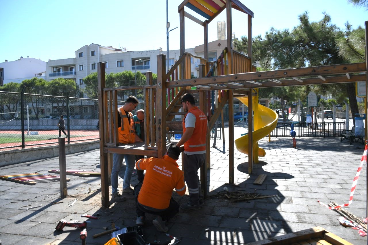KUŞADASI BELEDİYESİ’NDEN ÇOCUKLAR İÇİN GÜVENLİ OYUN ALANLARI..