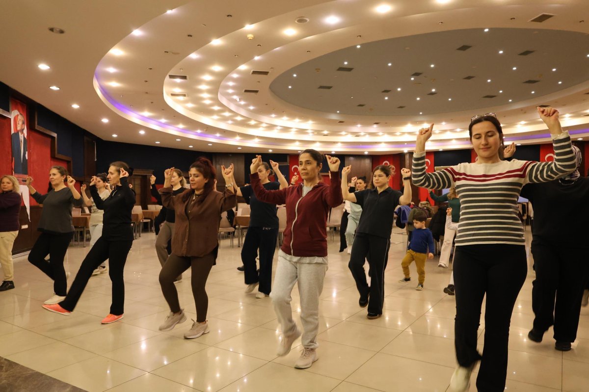 NAZİLLİ BELEDİYESİ HALK OYUNLARI EKİBİ ÇALIŞMALARINI SÜRDÜRÜYOR.