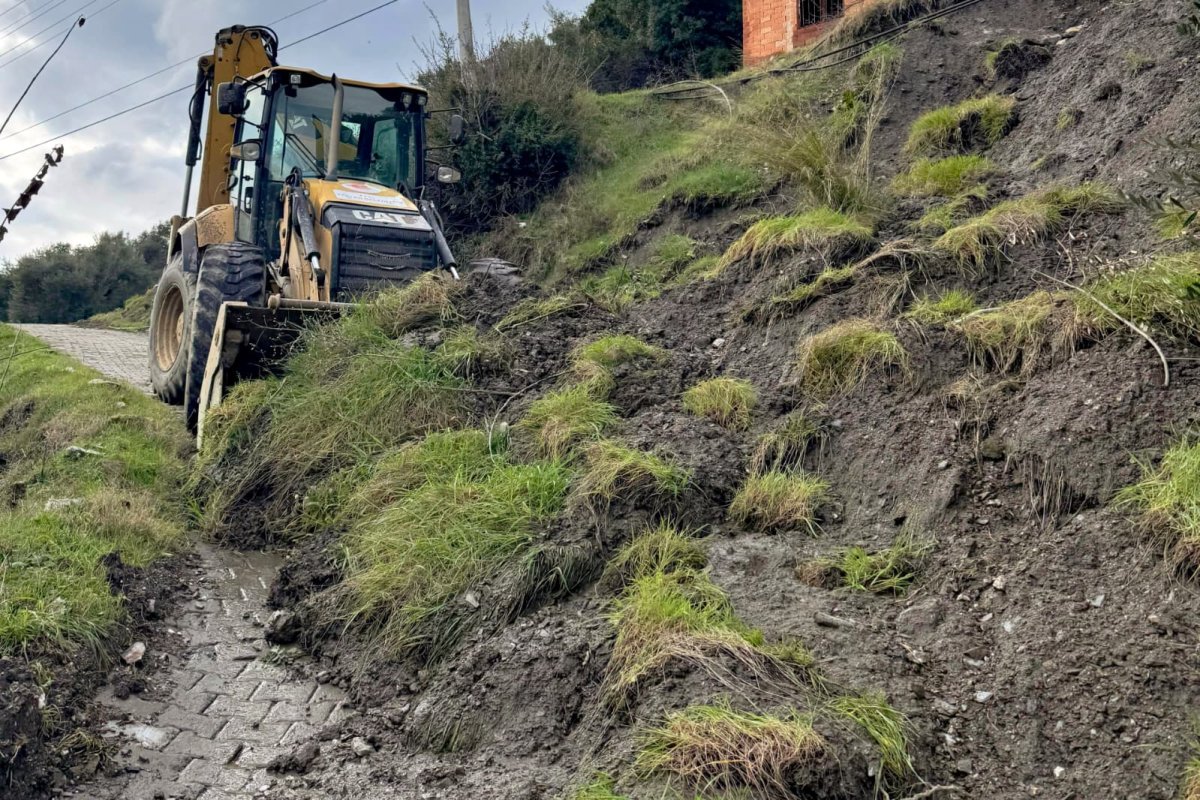 EFELER BELEDİTESİ'NDEN KAPANAN YOLLARA ANINDA MÜDAHALE