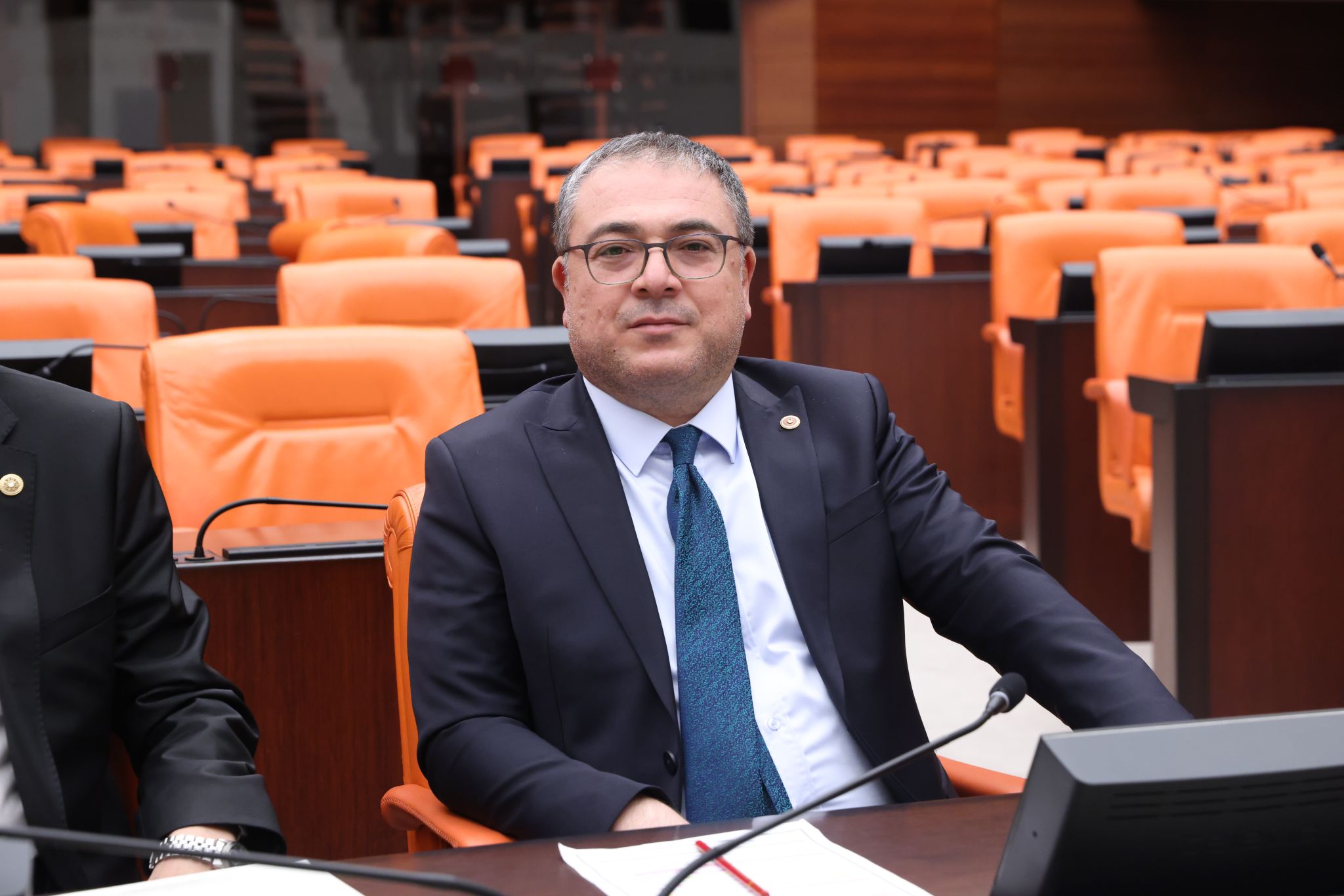 CHP'Lİ VEKİL KARAKOZ: 'MAAŞ ZAMMI KAŞIKLA VERİLİYOR, KEPÇEYLE ALINIYOR'..