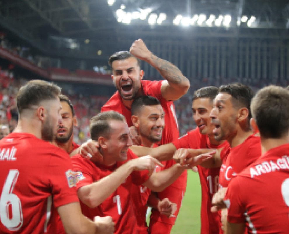 ROMANYA'YI GEÇTİK. HEDEFE BİR MAÇ KALDI