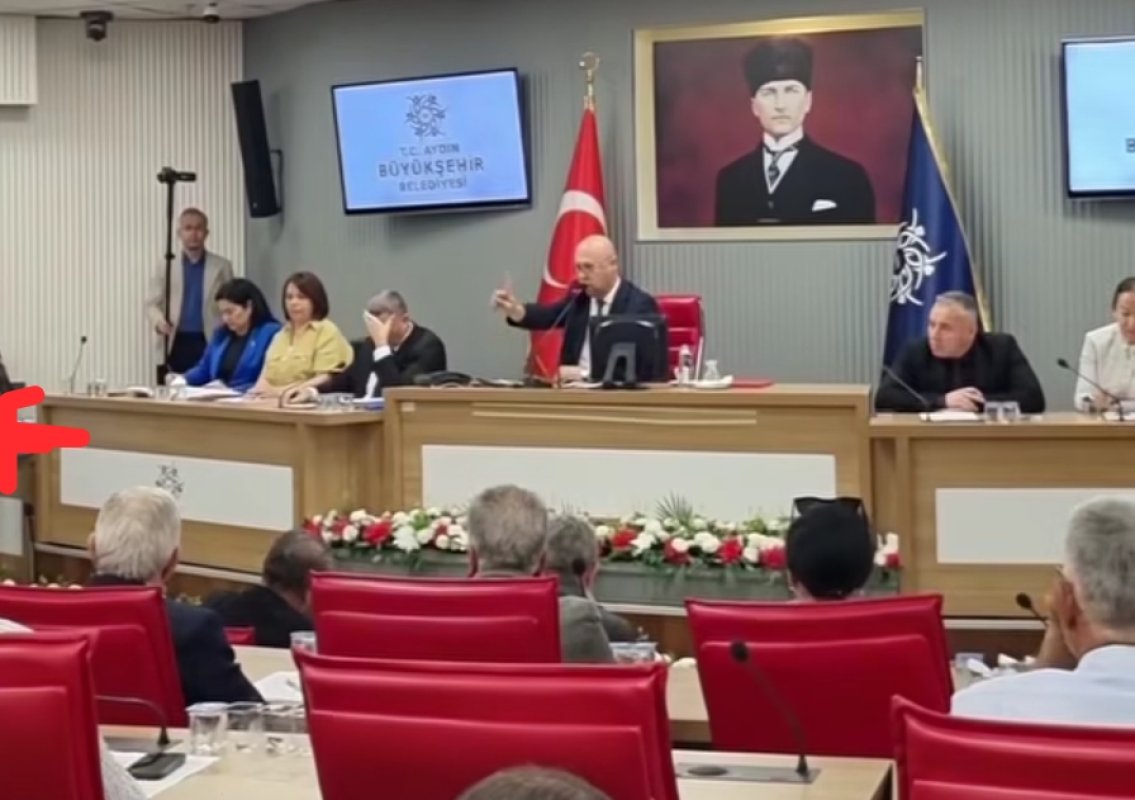 POLAT BORA MERSİN'DEN BAŞKAN YETİŞKİN'E SOY İSİM PROV0KESİ.