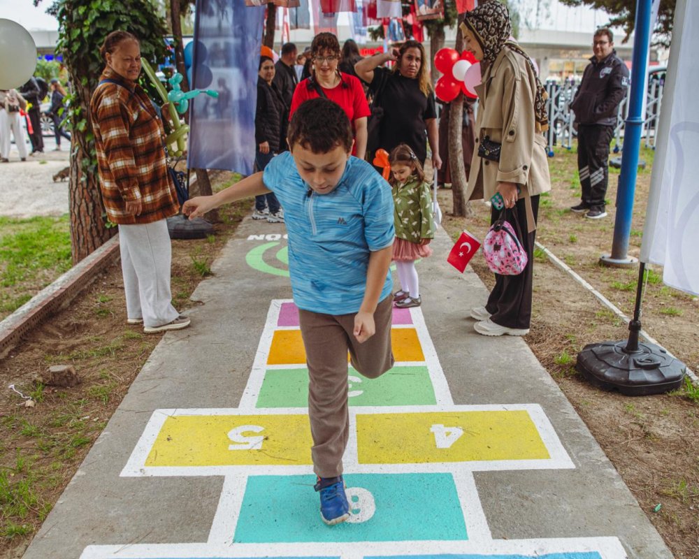 KUŞADASI BELEDİYESİ 23 NİSAN’DA ÇOCUKLARA UNUTULMAZ BİR GÜN YAŞATTI