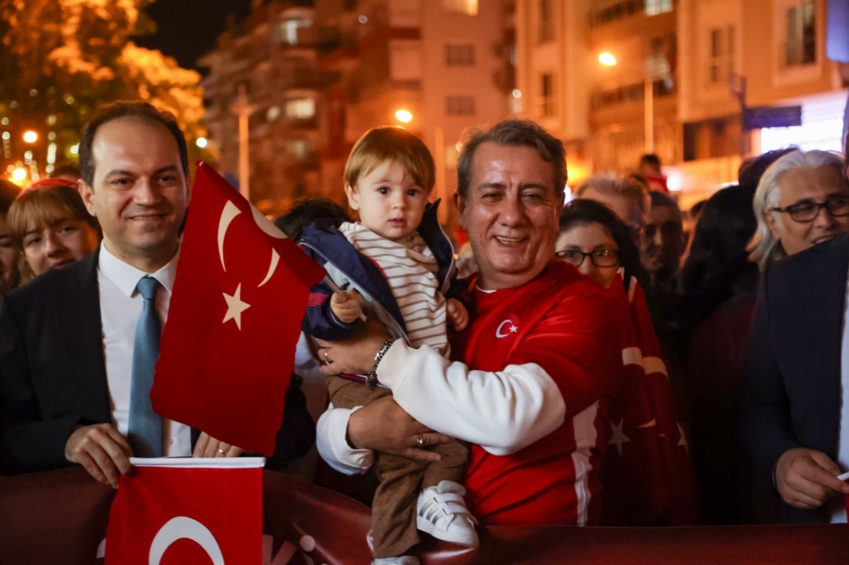 EFELER’DE CUMHURİYET YÜRÜYÜŞÜ’NE BİNLER AKIN ETTİ