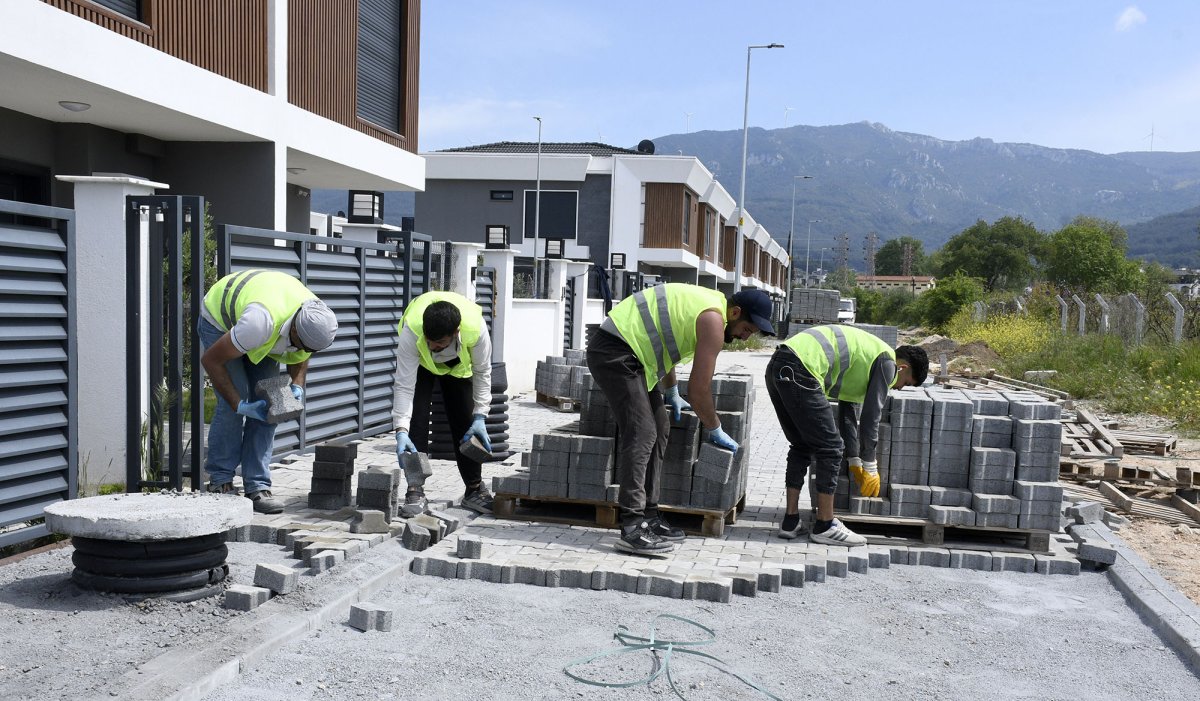KUŞADASI BELEDİYESİ’NDEN DAVUTLAR MAHALLESİ’NE KESİNTİSİZ HİZMET
