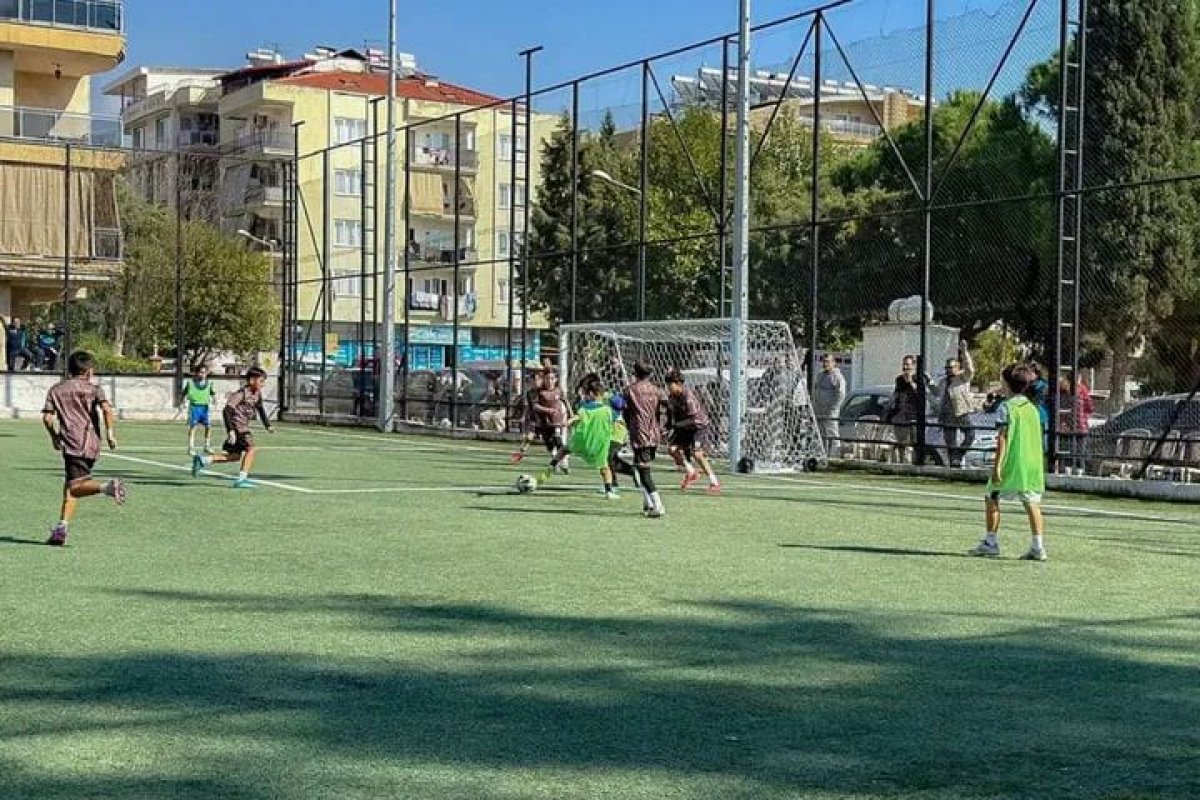 BAŞKAN YETİŞKİN 120 SPORCUYU CUMHURİYET TURNUVASI'NDA  BULUŞTURDU..