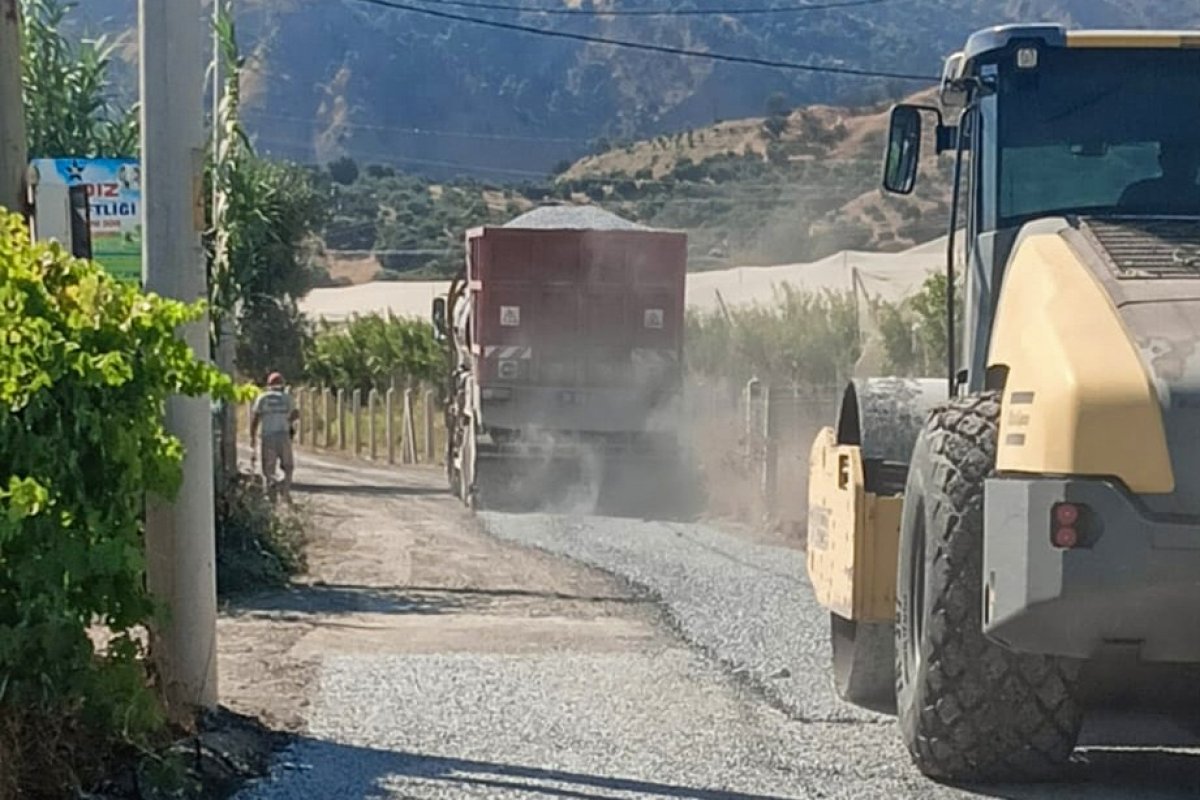 EFELER'DE YOLLAR YENİLENİYOR..