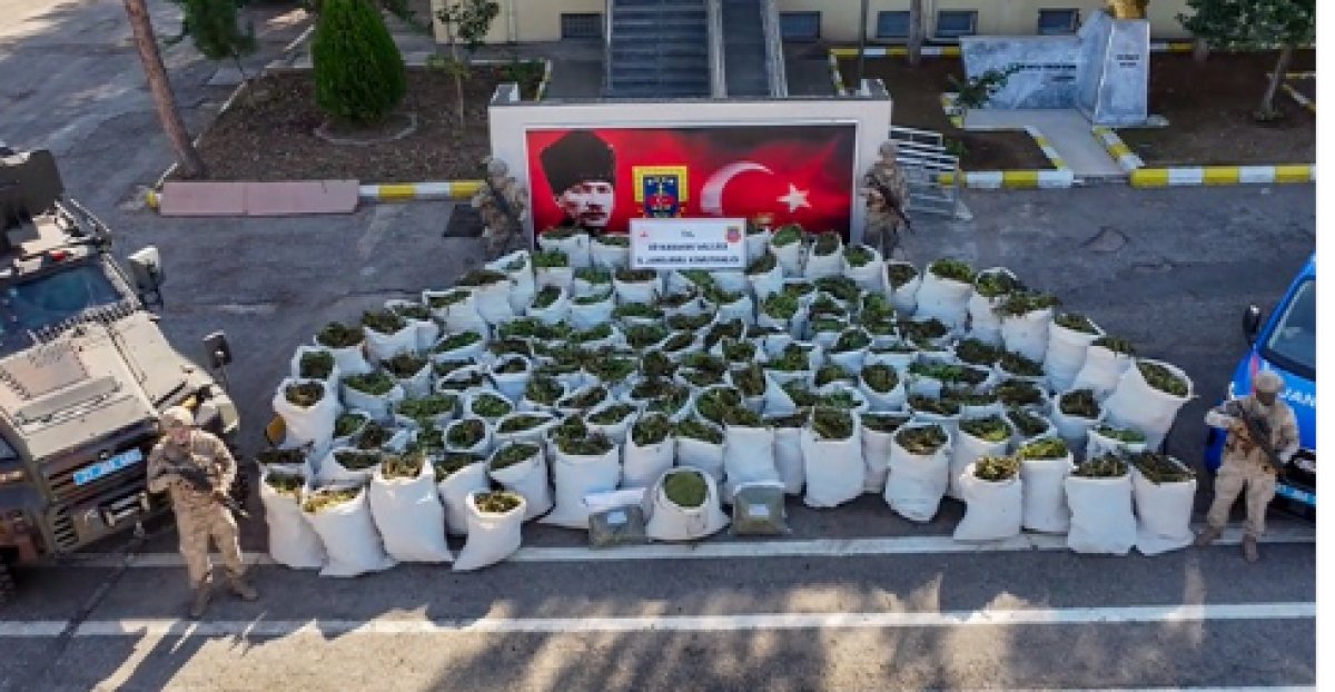 2 TON 200 KİLO ESRAR ELE GEÇİRİLDİ..