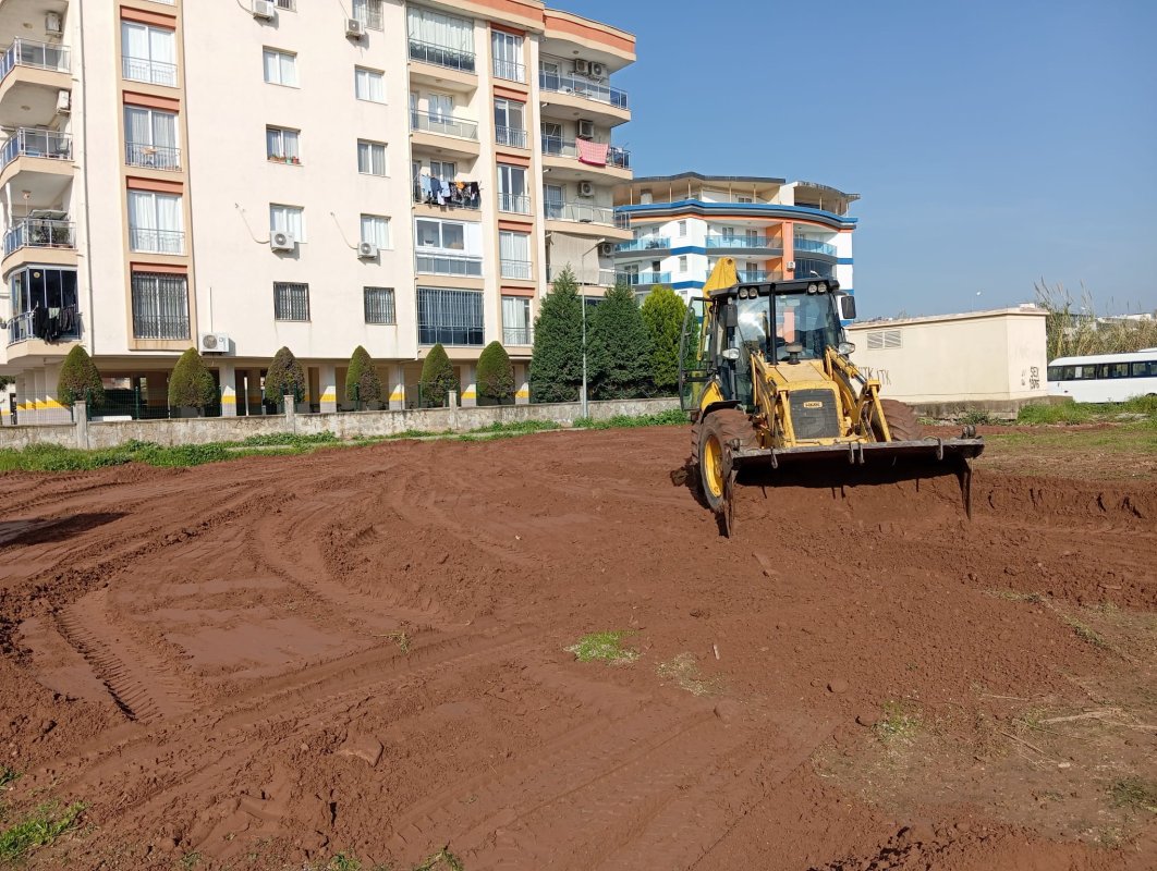 FENERBAHÇELİLER PARKI İÇİN İLK KAZMA VURULDU