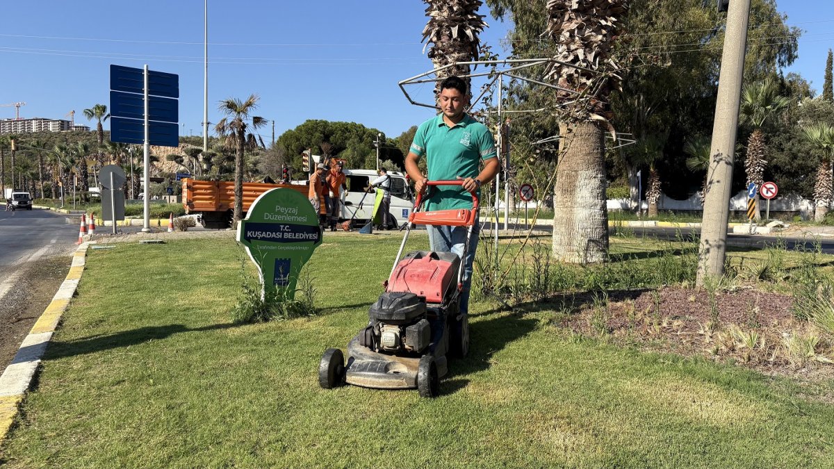 KUŞADASI’NIN GİRİŞ VE ÇIKIŞLARI PARK VE BAHÇELERE EMANET..