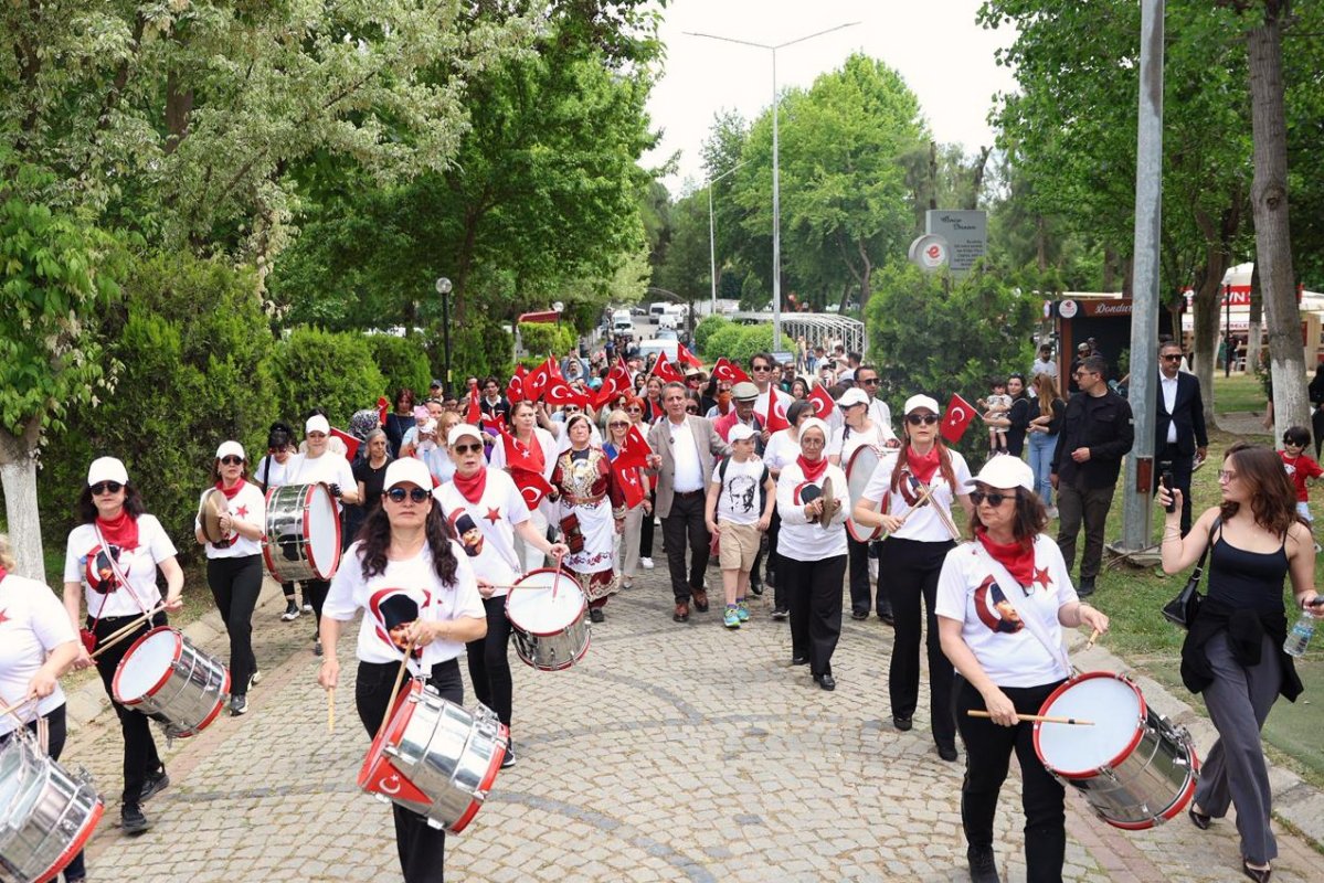 EFELER’DE 19 MAYIS COŞKUSU GENÇLİK ŞENLİĞİ İLE YAŞANDI