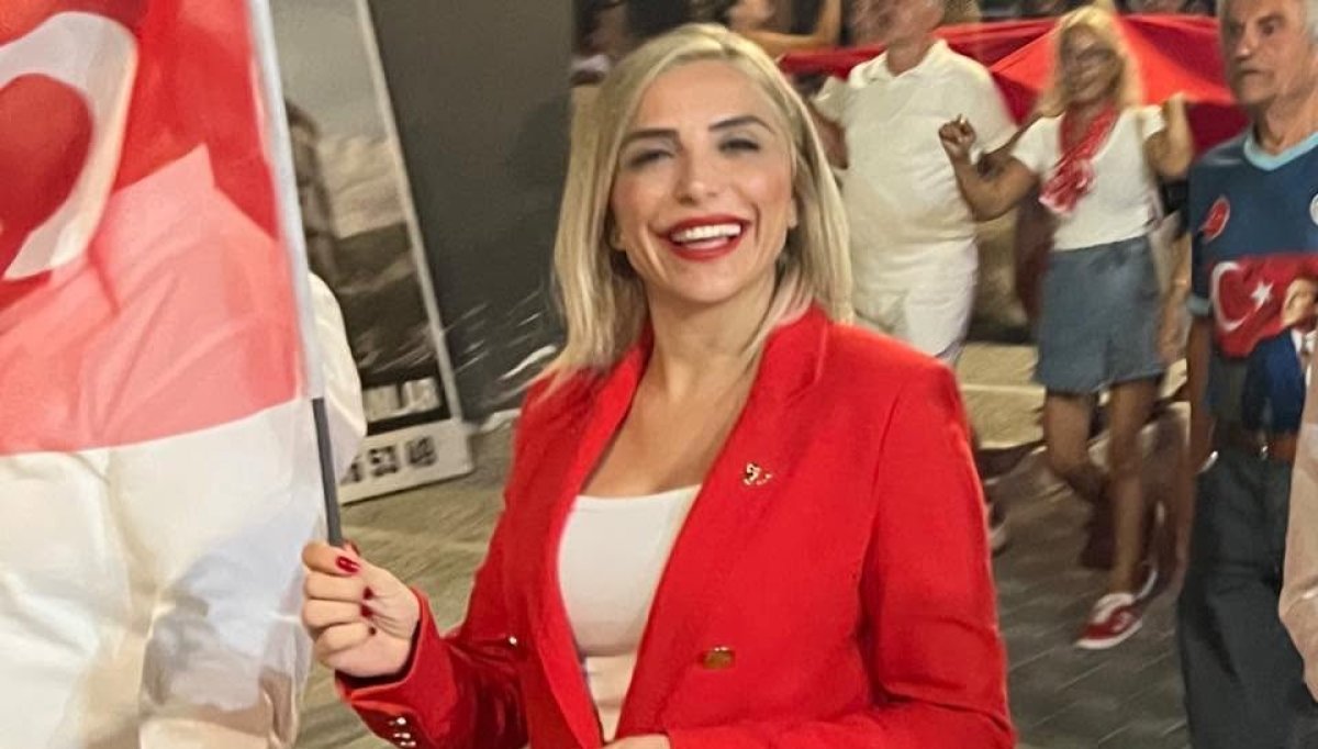 CHP'Lİ MECLİS ÜYESİNDEN İSTİFA..