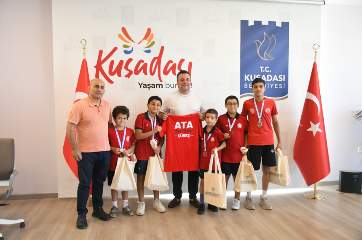 ŞAMPİYON GÜREŞÇİLERDEN BAŞKAN VEKİLİ DEMİRTAŞ’A ZİYARET..
