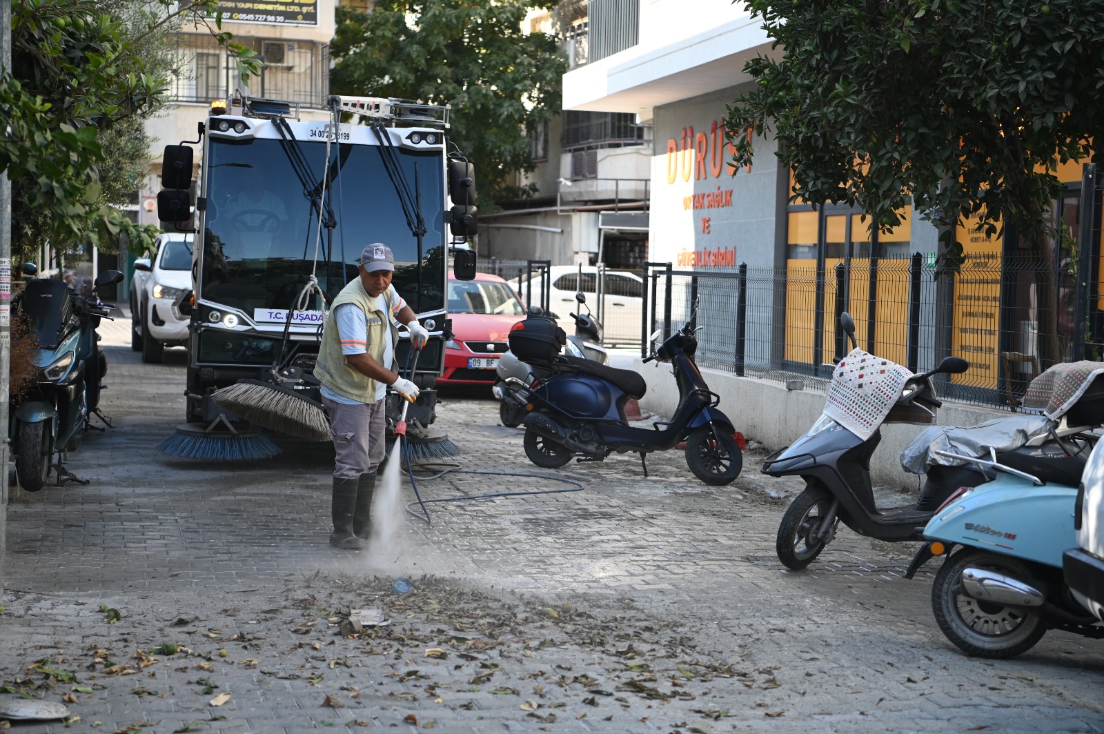 KUŞADASI İÇİN KESİNTİSİZ TEMİZLİK  MESAİSİ..