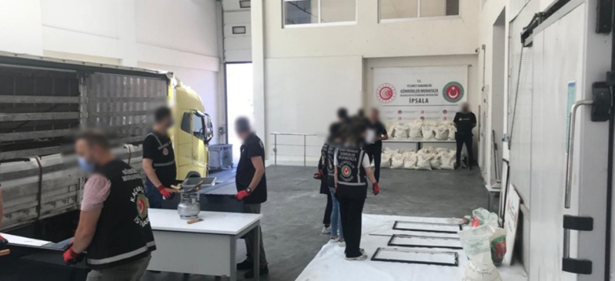 GÜMRÜKLER MUHAFAZA'DAN ZEHİR TACİRLERİNE AĞIR DARBE: 1 TON UYUŞTURUCU MADDE YAKALANDI.. 