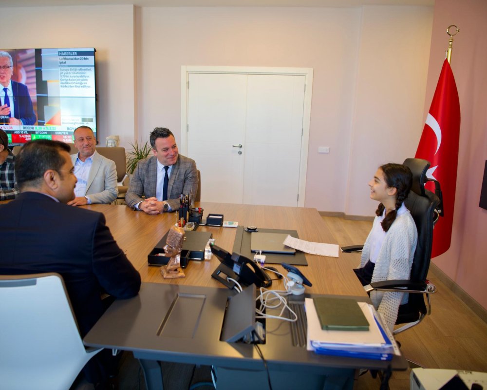 KUŞADASI BELEDİYESİ'NİN 23 NİSAN GELENEĞİ DEVAM EDİYOR.