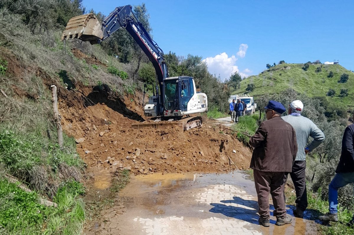 EFELER BELEDİYESİ'NDEN KAPANAN YOLLARA ACİL MÜDAHALE
