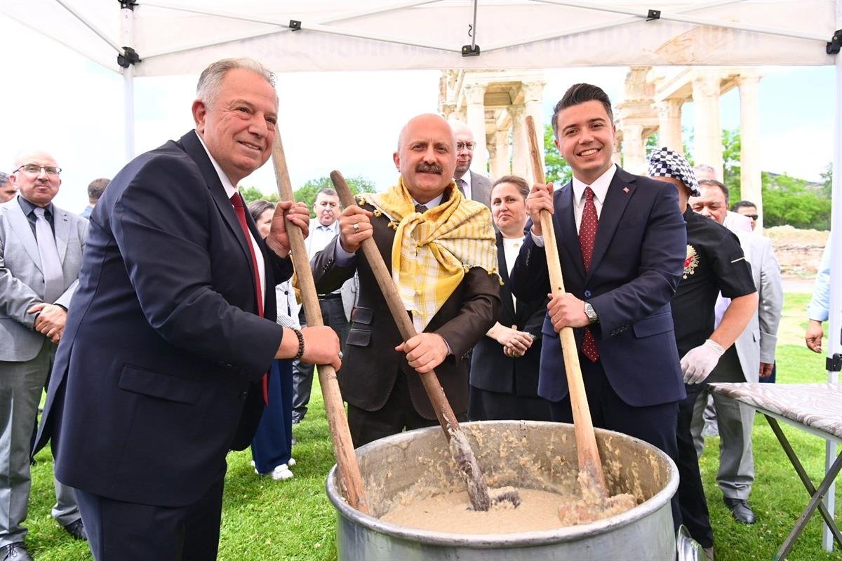 AFRODİSİAS'A TÜRK MUTFAĞI DAMGASINI VURDU..
