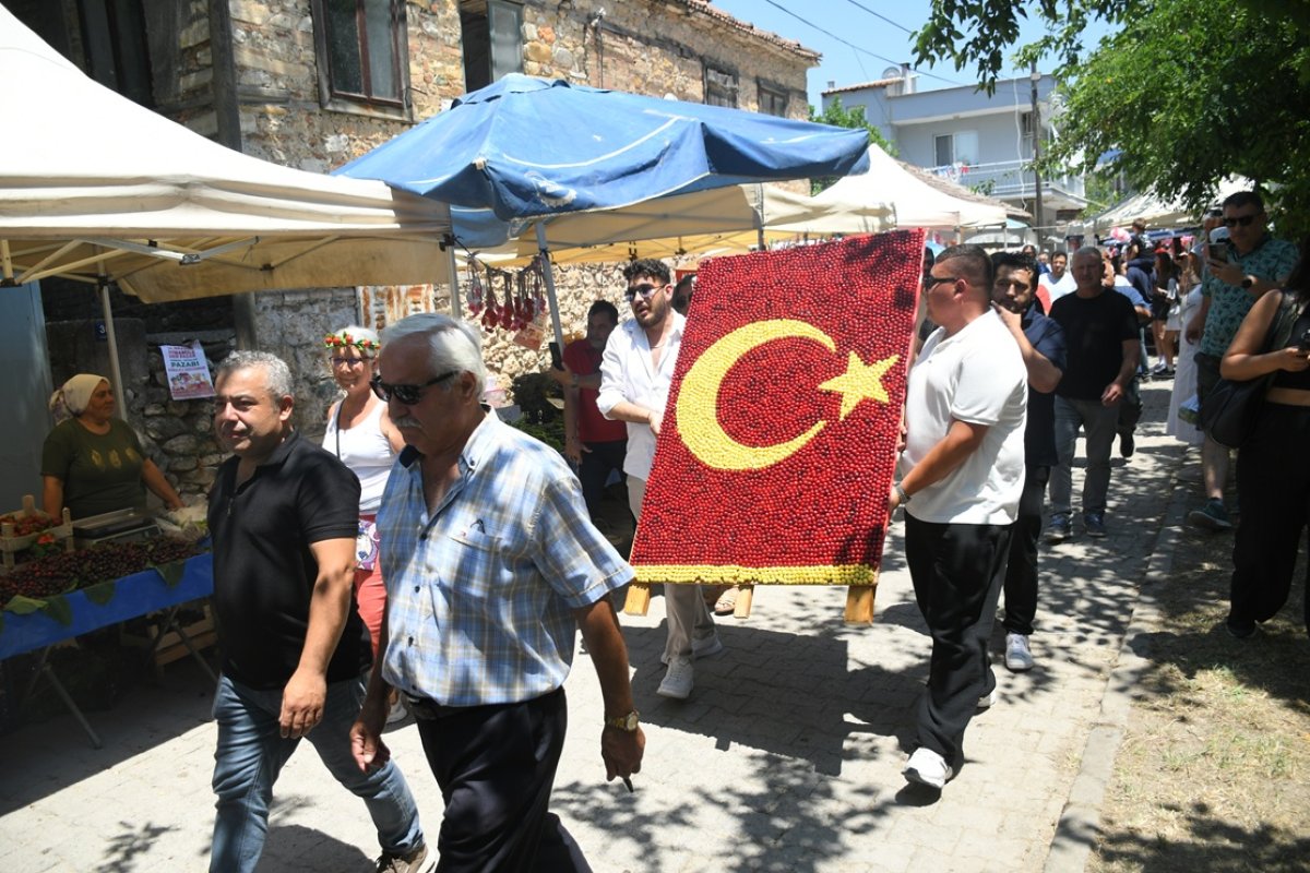 KİRAZ ŞENLİĞİ BİNLERCE ZİYARETÇİYİ AĞIRLADI..