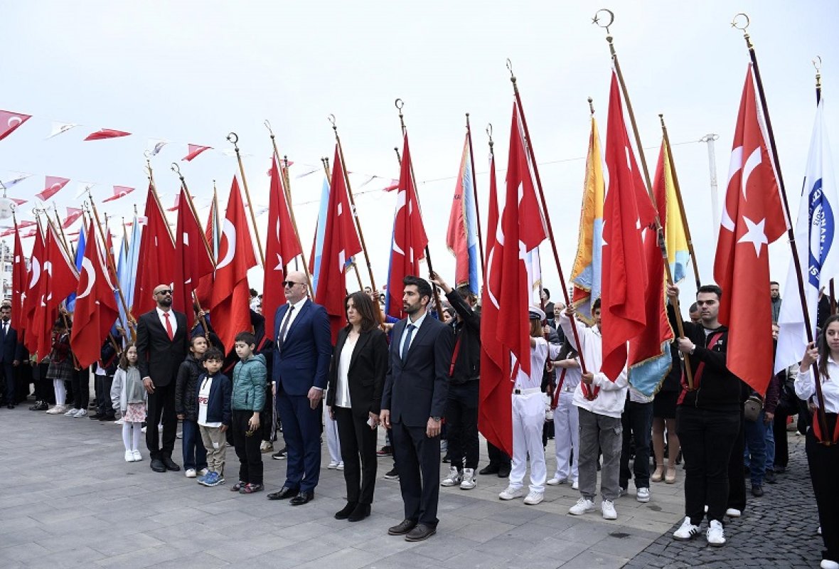 KUŞADASI’NDA 23 NİSAN ULUSAL EGEMENLİK VE ÇOCUK BAYRAMI COŞKUSU.
