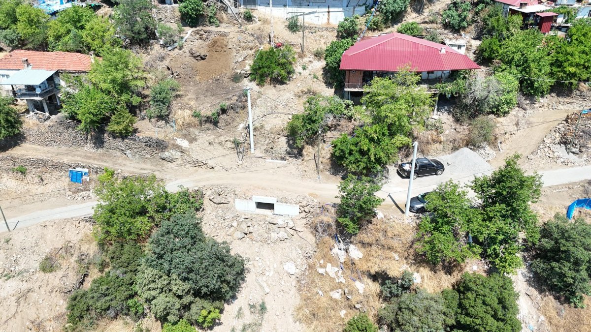 NAZİLLİ BELEDİYESİ'NDEN GÜVENLİ YOL ÇALIŞMASI..