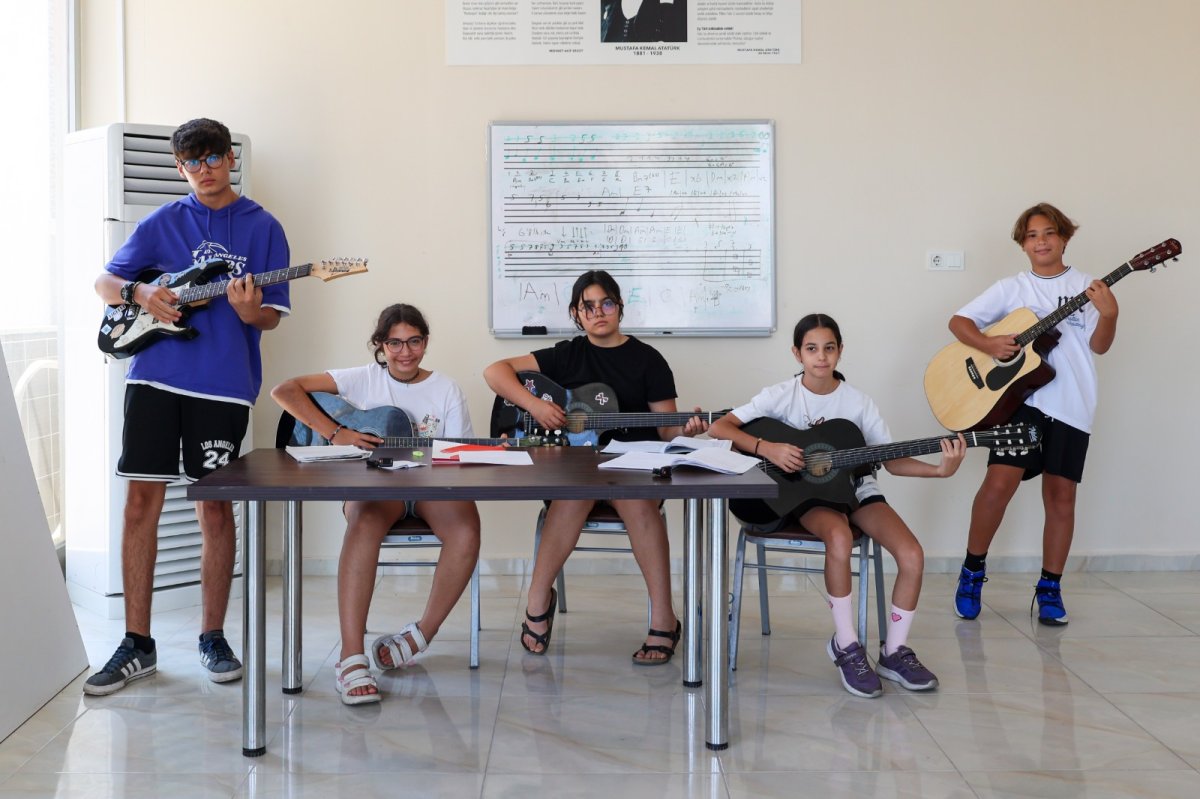 EFELER'DE MÜZİK AKADEMİSİ KURSLARI BAŞLIYOR..