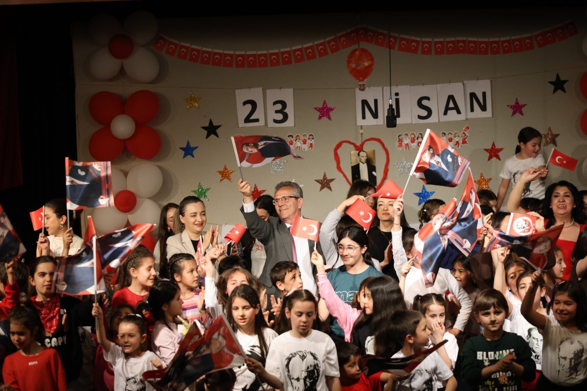 NAZİLLİ'DE SAHNE MİNİKLERİN.