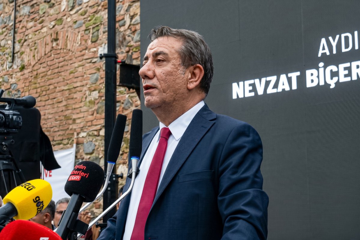 VATANDAŞ NEVZAT BİÇER'E SAHİP ÇIKTI. EFELER, BAŞKAN YETİŞKİN'İN ETRAFINDA TEK YÜREK OLDU.