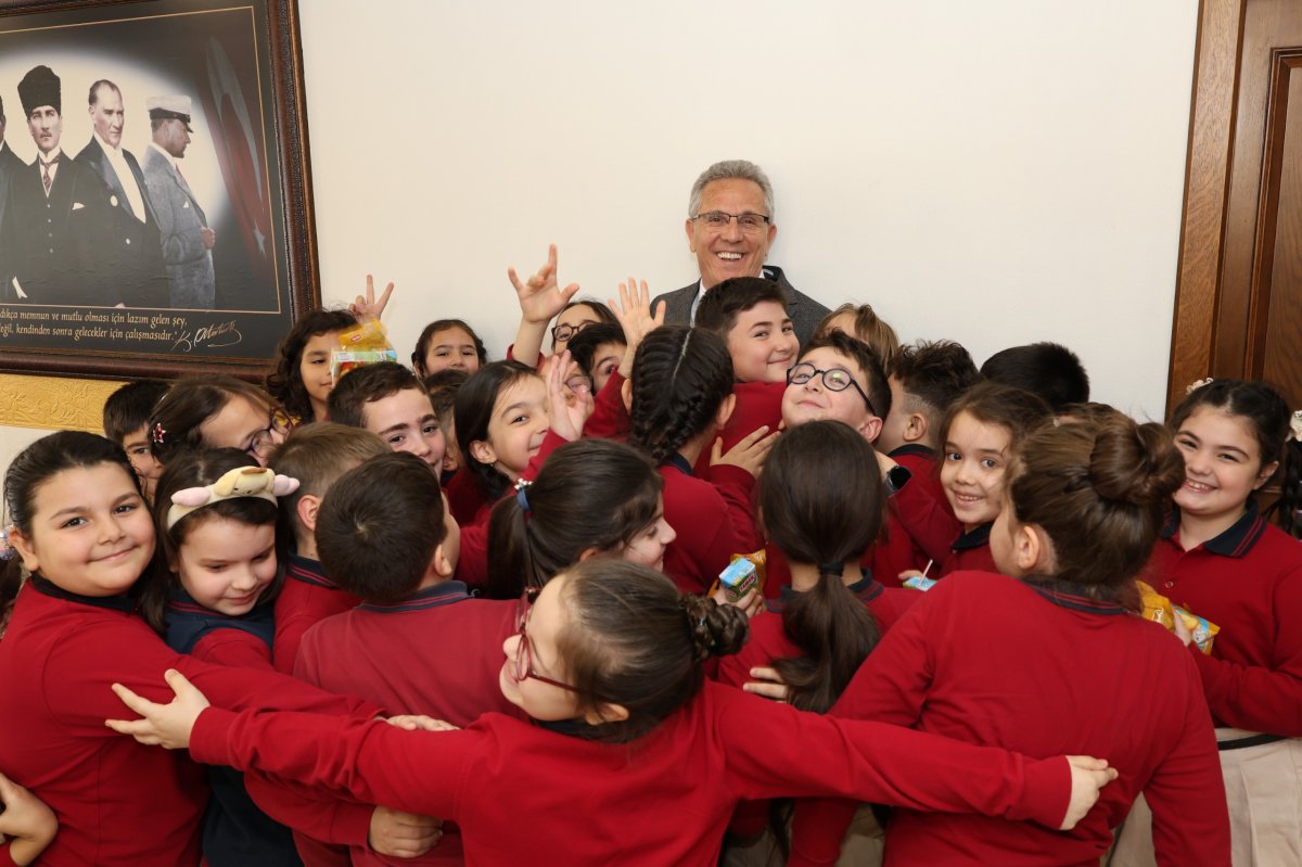 NAZİLLİ BELEDİYE BAŞKANI DR. ERTUĞRUL TETİK'TEN 23 NİSAN MESAJI.