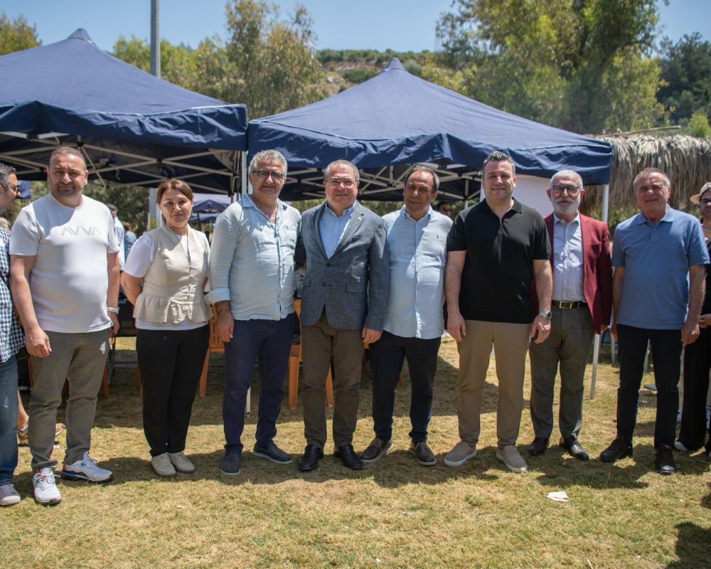 KUŞADASI'NDA CANLAR 'ANNELER GÜNÜ 'İÇİN BİR ARAYA GELDİ