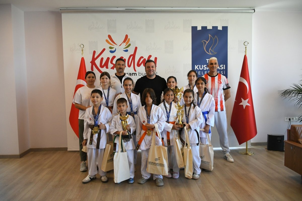TATAMİNİN ŞAMPİYONLARI BAŞARILARINI BAŞKAN VEKİLİ DEMİRTAŞ İLE PAYLAŞTI..