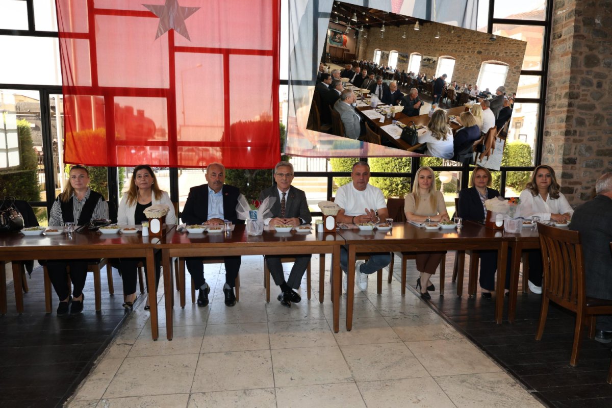 BAŞKAN TETİK, MUHTARLARLA BULUŞTU: “ARTIK MUHTARLARIMIZ DA AZ LAF, ÇOK İŞ DİYOR”..