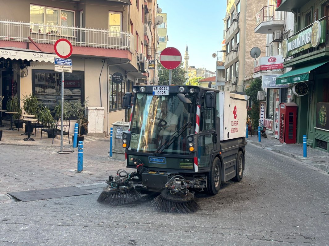 ESNAF KEPENK AÇMADAN EFELER EKİPLERİ SAHADA..