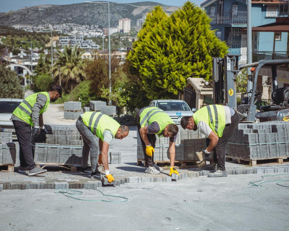 KUŞADASI’NDA GÜÇLÜ ÜSTYAPI İÇİN YATIRIMLAR  DURMUYOR