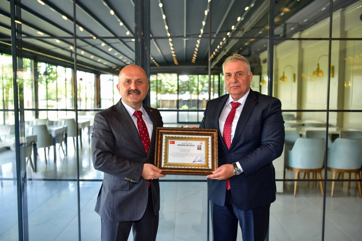 VALİ VAROL'DAN EMNİYET MÜDÜRÜ ERDOĞAN'A VEDA YEMEĞİ..