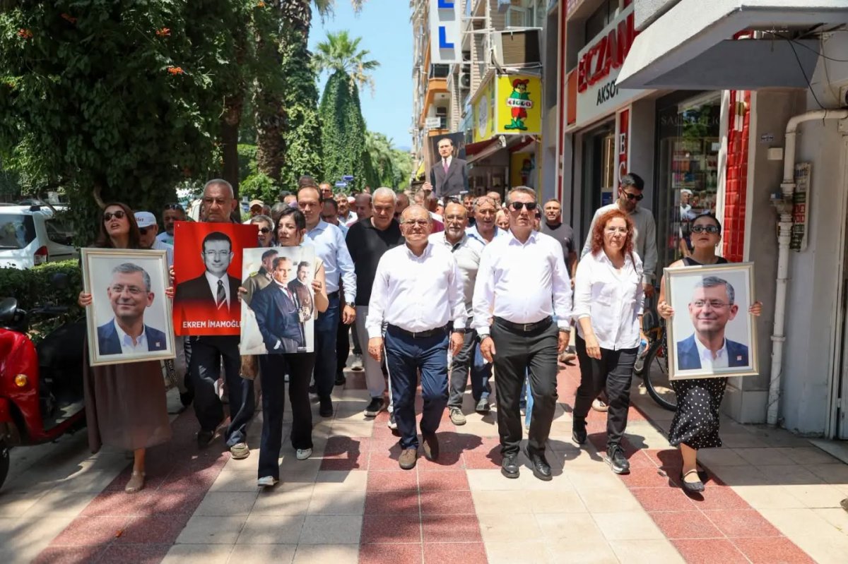 EFELERDE  SLOGANLAR  ÖZGÜR ÖZEL  VE İKTİDAR İÇİN ATILDI..