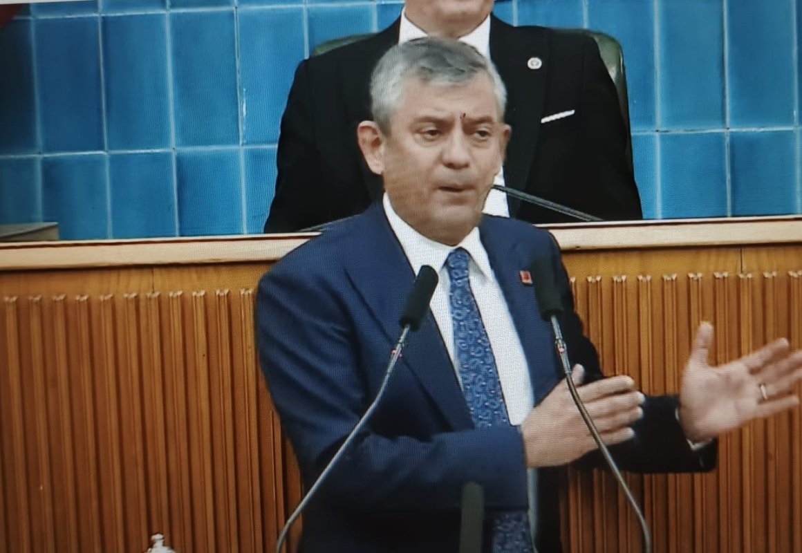 ÖZGÜR ÖZEL'DEN NET YENİ PARTİ MESAJI: 'MİLLETİN UMUDUNU BURADA TÜKETİRSEN MİLLET UMUDU YENİ PARTİDE ARIYOR'