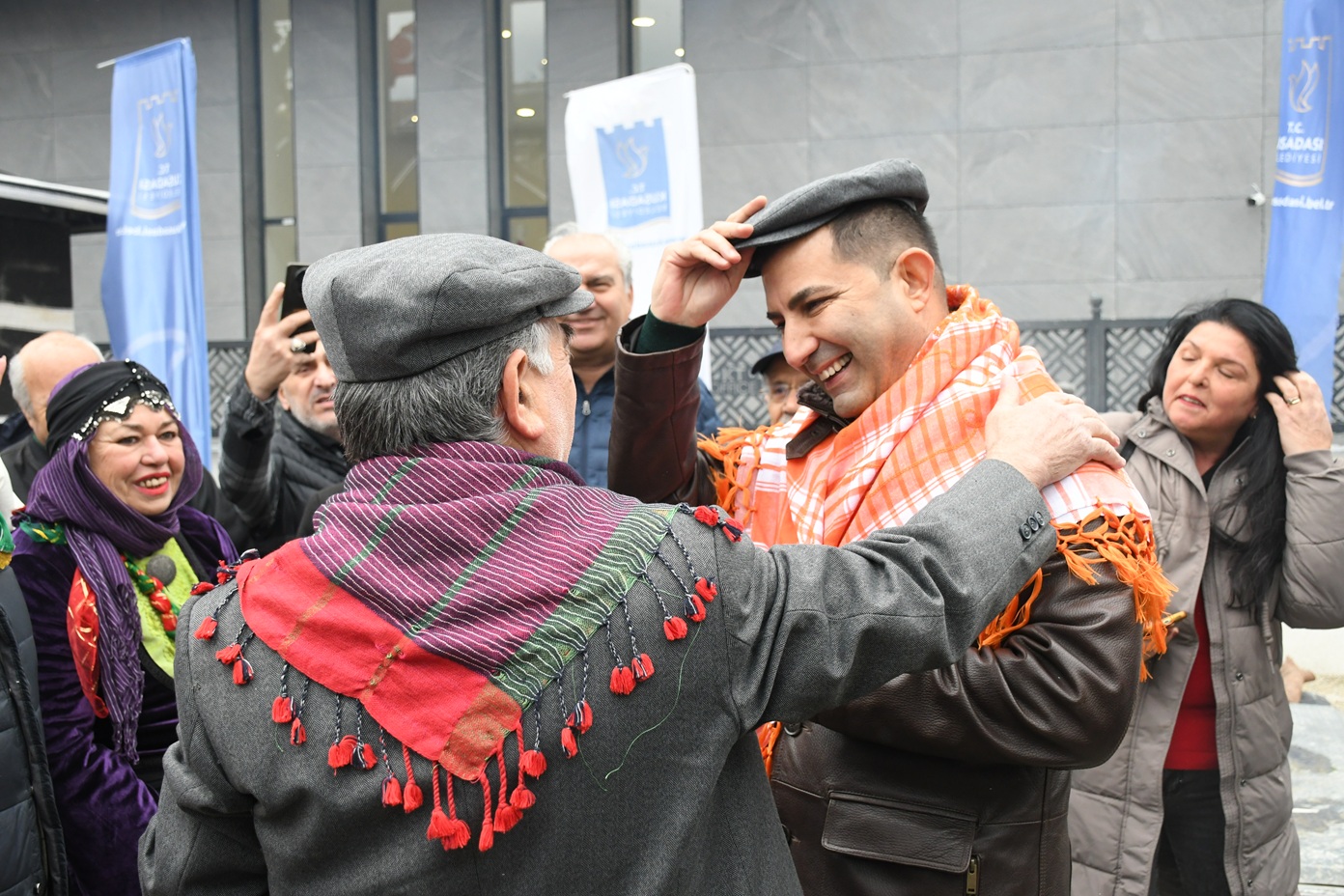 Yörük başkan hizmet çadırını kurdu.Başkan Günel,”Hizmeti engellemeye çalışanların kazanma şansı yok”..