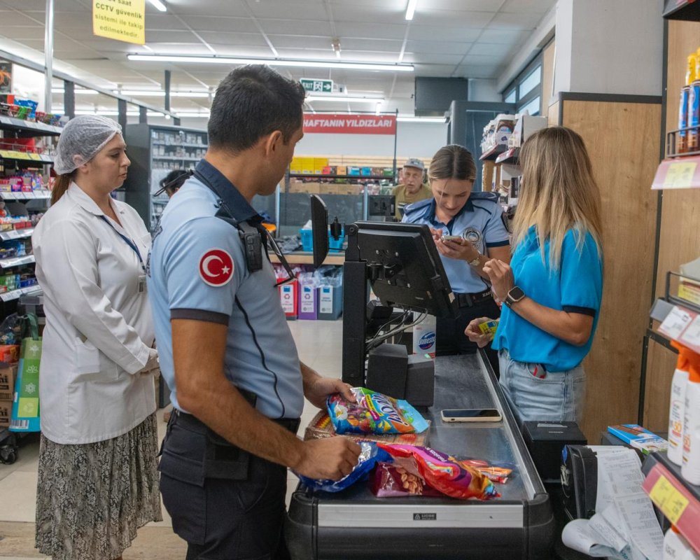 KUŞADASI’NDA ZİNCİR MARKETLERE SIKI DENETİM..