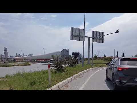 GÖRÜNTÜLÜ HABER/ 50 METRELİK RÜZGAR TÜRBİNLERİ SÖKE NOVADA KAVŞAĞINDA TRAFİĞİ DURDURDU